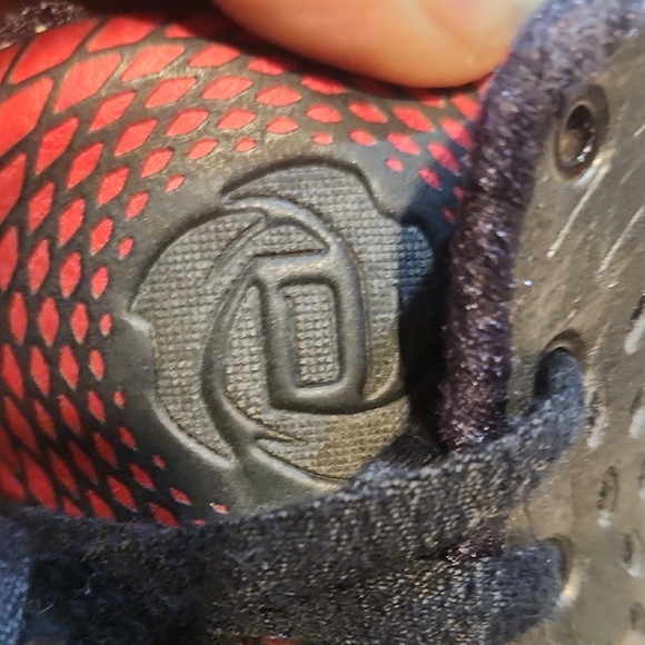 Red and Black D Rose - Picture 2 of 4